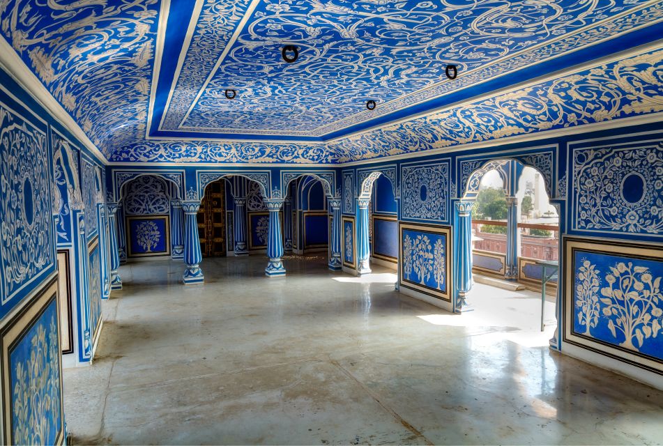 Wonderful City Palace in Jaipur for pre wedding shoot